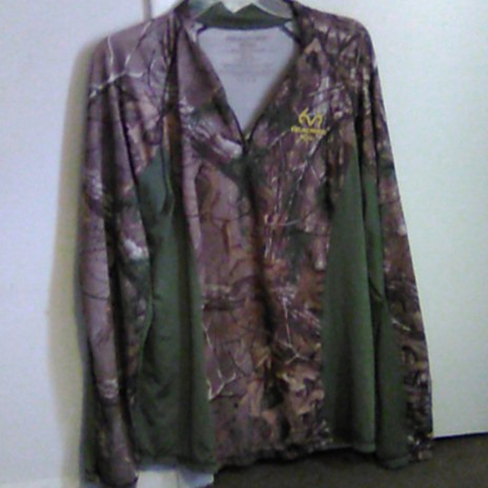 Realtree long sleeve shirt